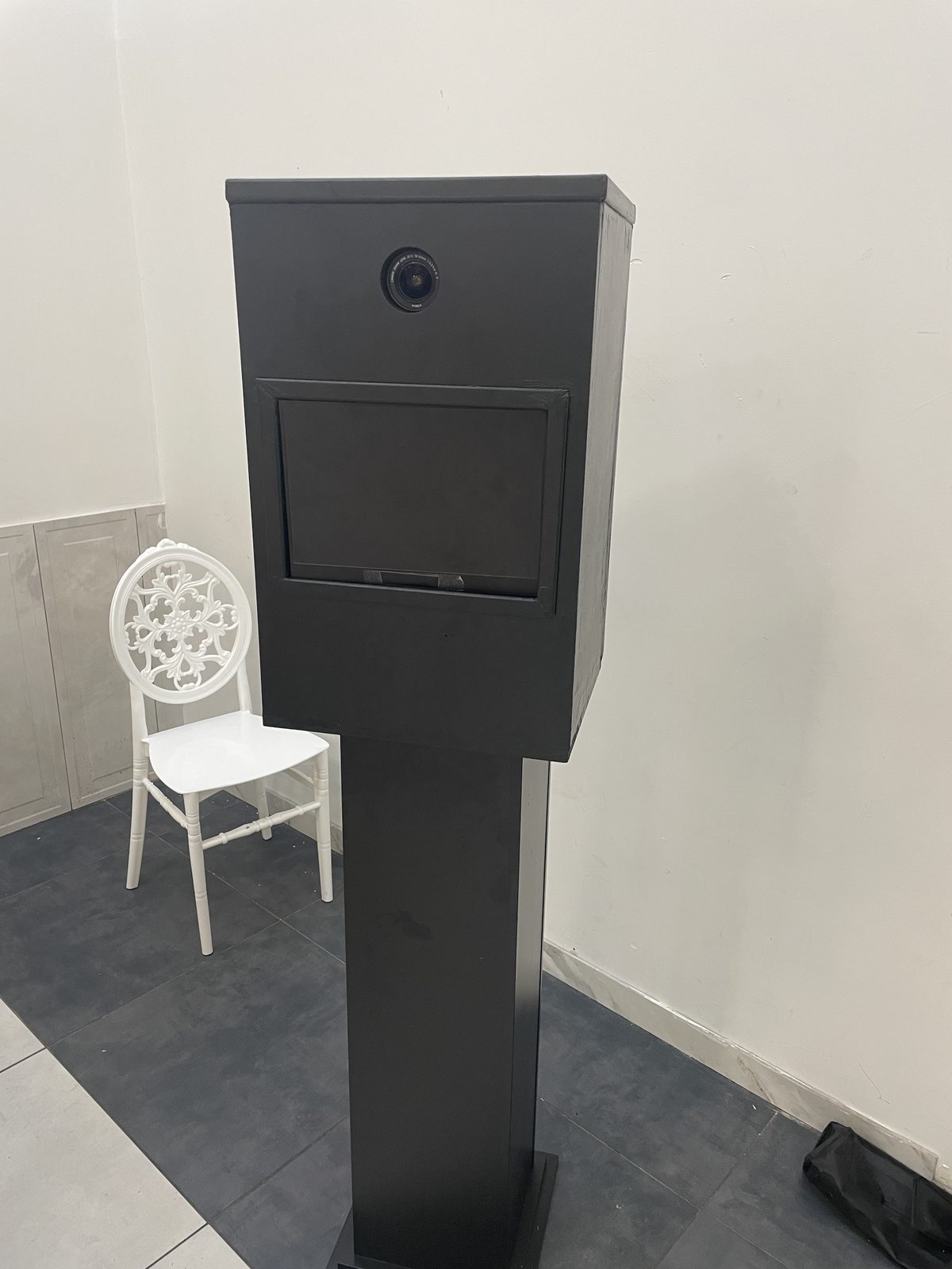 Borne photobooth RS Photography avec appareil photo reflex